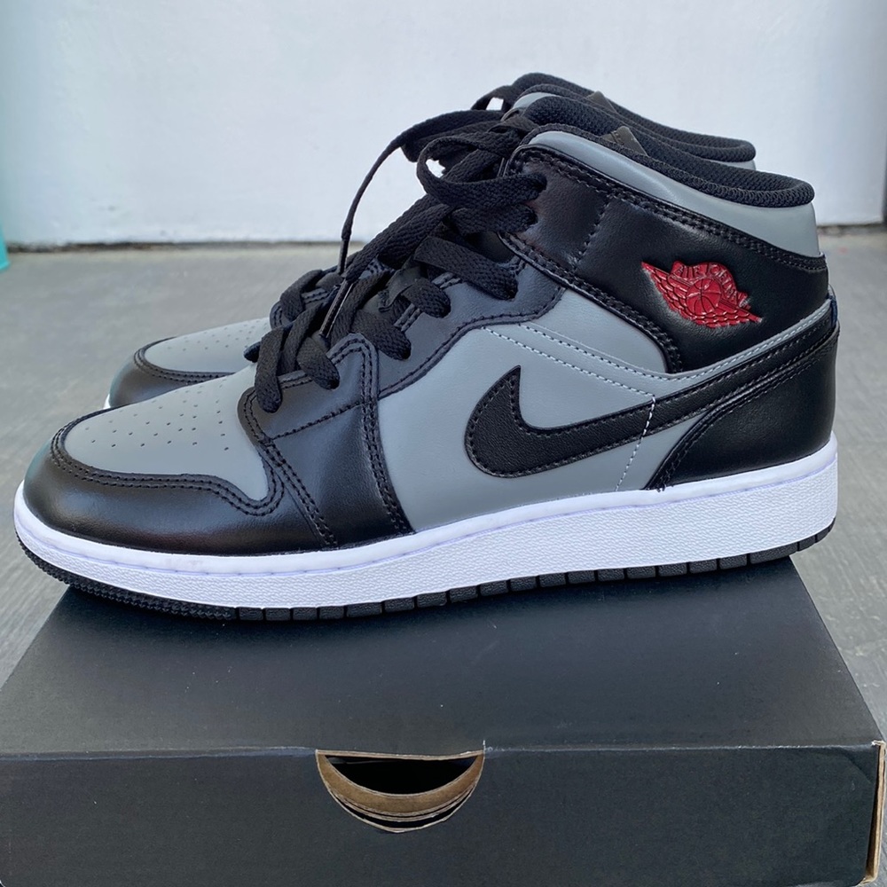 Jordan 1 Mid Shadow Red.